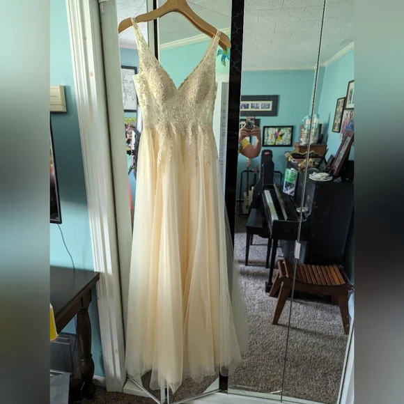 Blondie Nites | Dresses | Blondie Nites By Stacy Sklar Soft Yellow Prom  Dress Size | Poshmark